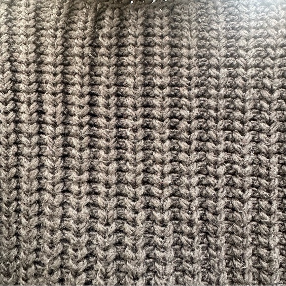H&M Heavy Knit Sweater 5% Wool - Picture 2 of 3